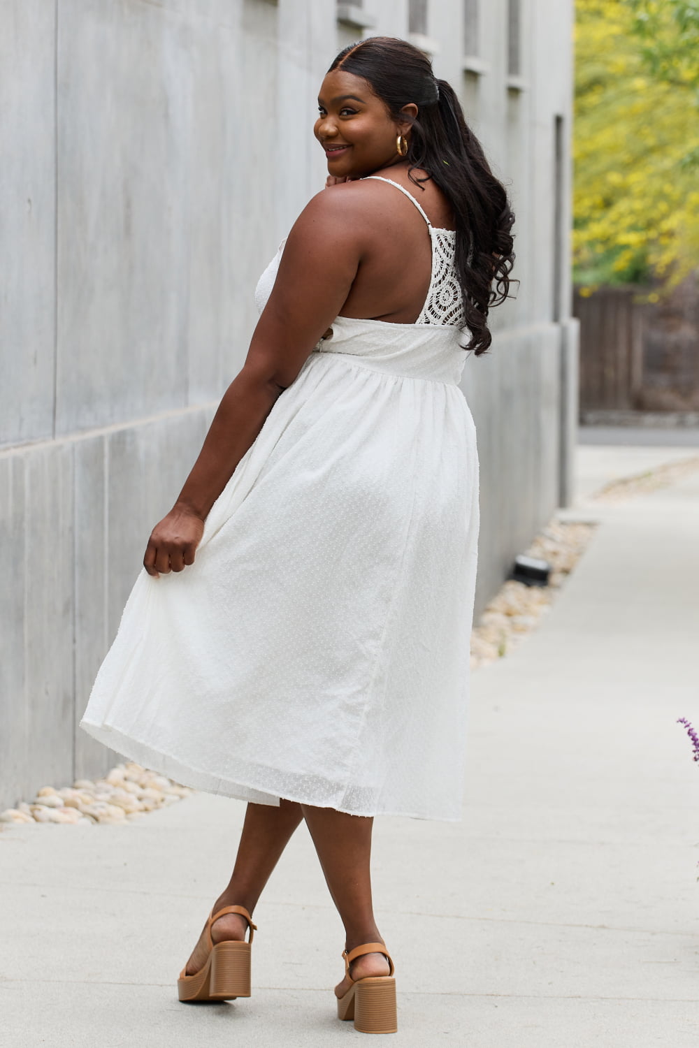 White sleeveless dress plus size sale